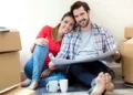 como elegir la ubicacion perfecta para tu hogar pareja joven movimiento casa nueva