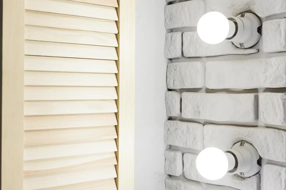 Cómo mantener tu hogar seguro y protegido | Estrategia #17 La iluminación exterior adecuada marca una diferencia notable en la seguridad de tu hogar.