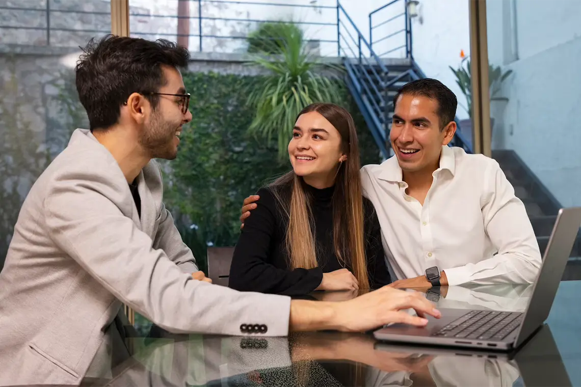 Consejos para encontrar un buen agente inmobiliario | Estrategia #10 Toma una decisión informada al seleccionar al agente inmobiliario que se alinee con tus expectativas y objetivos.