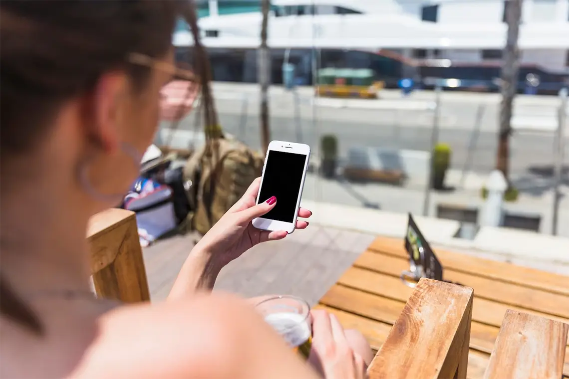 Mundo Inmobiliario: Ideas para crear un área de entretenimiento al aire libre | Estrategia #28 Los elementos decorativos y las obras de arte son fundamentales en el mundo inmobiliario.