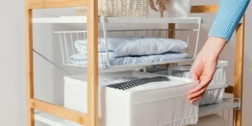 ideas para organizar y optimizar tu espacio de almacenamiento armario organizado casa y cajas