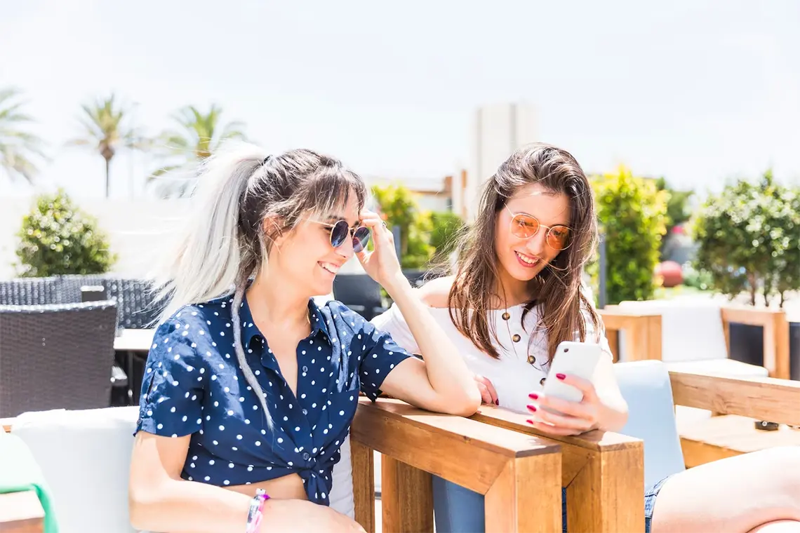 Mundo Inmobiliario: Ideas para crear un área de entretenimiento al aire libre | Estrategia #28 La tecnología inteligente es esencial en el mundo inmobiliario para crear un área de entretenimiento al aire libre moderna y sofisticada.