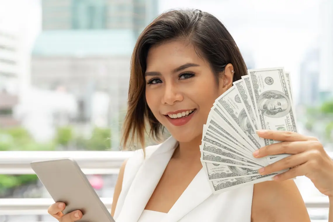 Cómo invertir en bienes raíces con poco dinero | Estrategia #9 Compra de propiedades en subasta: estrategia para invertir en bienes raíces con poco dinero.Investigar y evaluar cuidadosamente las propiedades antes de participar en una subasta.