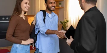 siguiendo estas valiosas estrategias para hacer una oferta competitiva en una casa deseada