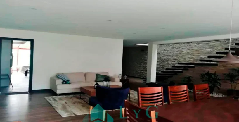 Hermosa Casa en Alquiler en Cerro Colorado, Arequipa - Espacios Amplios y Diseño Elegante